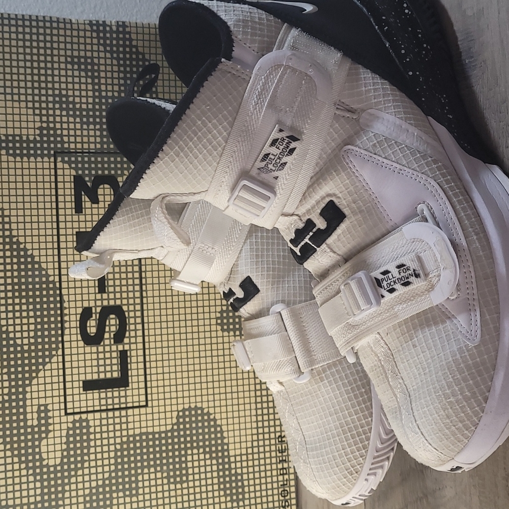 Lebron soldier shoes